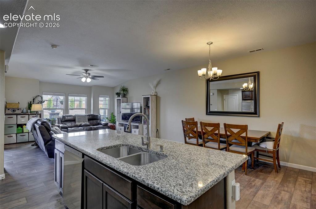 Image 11 of 28: Kitchen