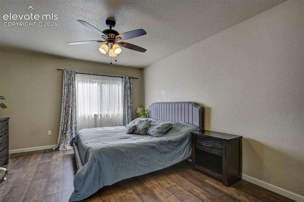 Image 16 of 28: Bedroom