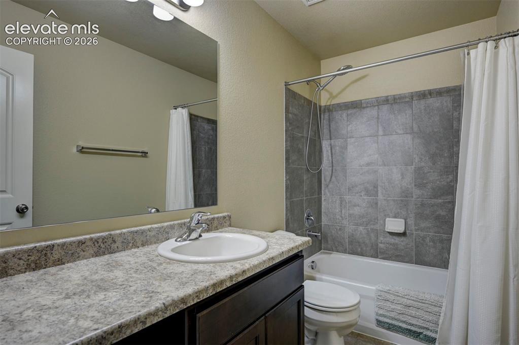 Image 22 of 28: Bathroom