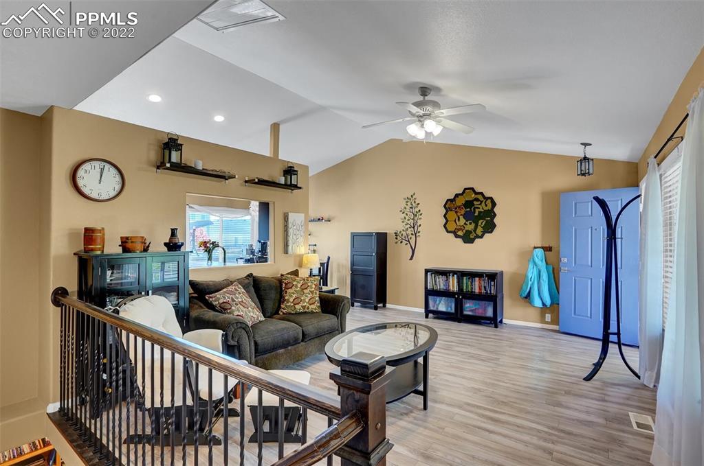 Listing 9063328, Image 3 of 32