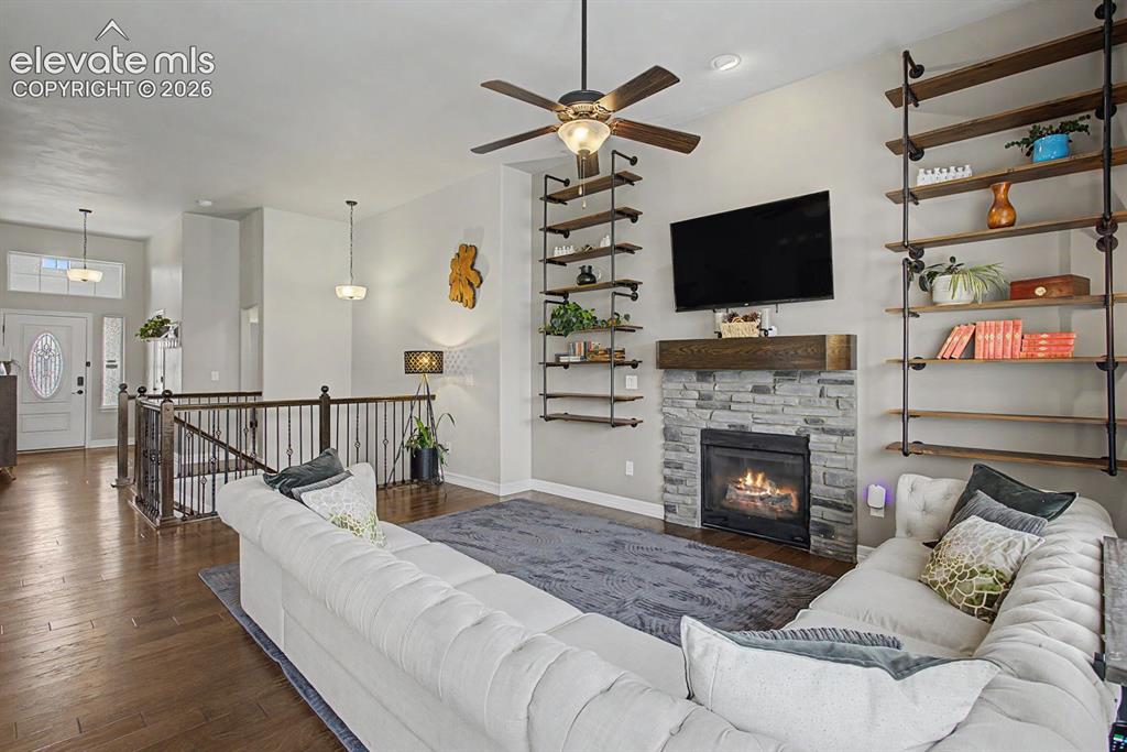 Image 4 of 21: Living Room