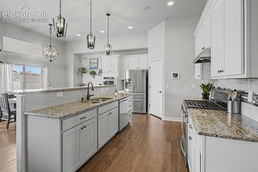 Image 6 of 21: Kitchen