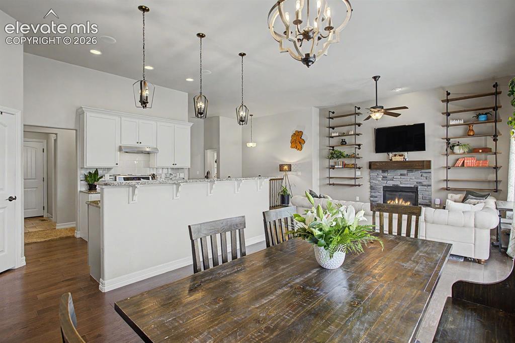 Image 8 of 21: Dining Area