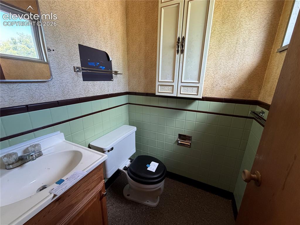 Image 19 of 29: Bathroom