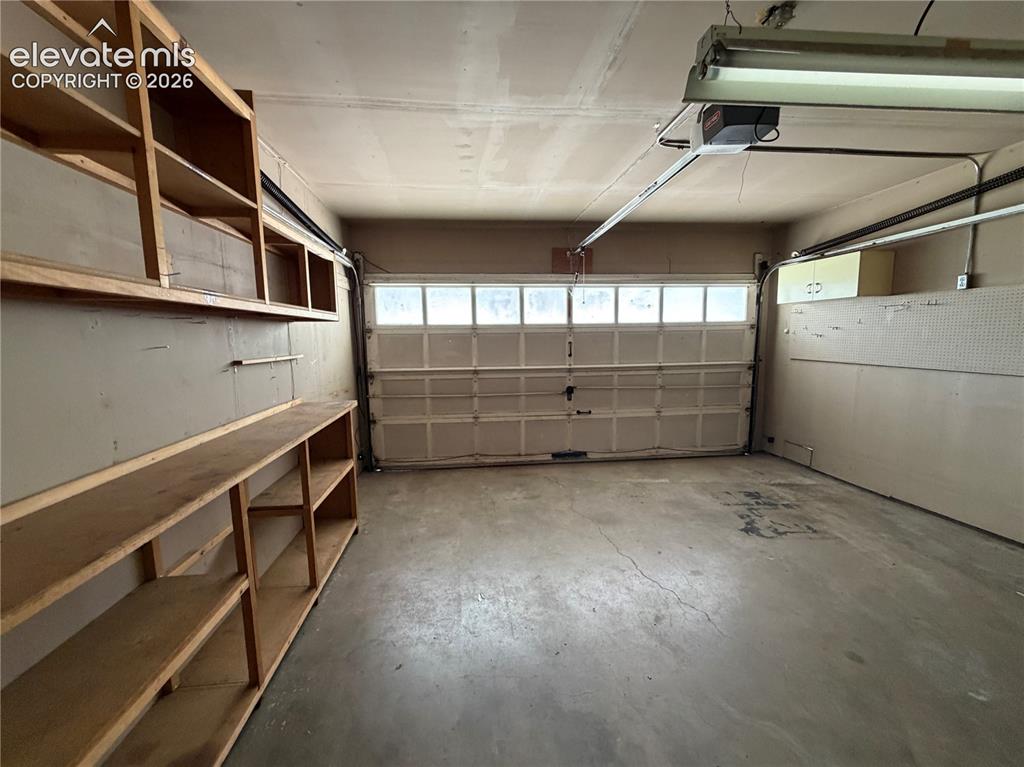 Image 20 of 29: Garage
