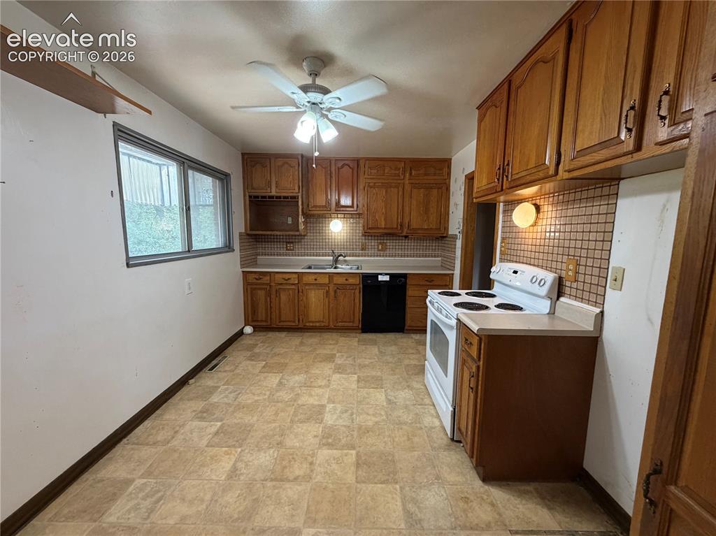 Image 7 of 29: Kitchen