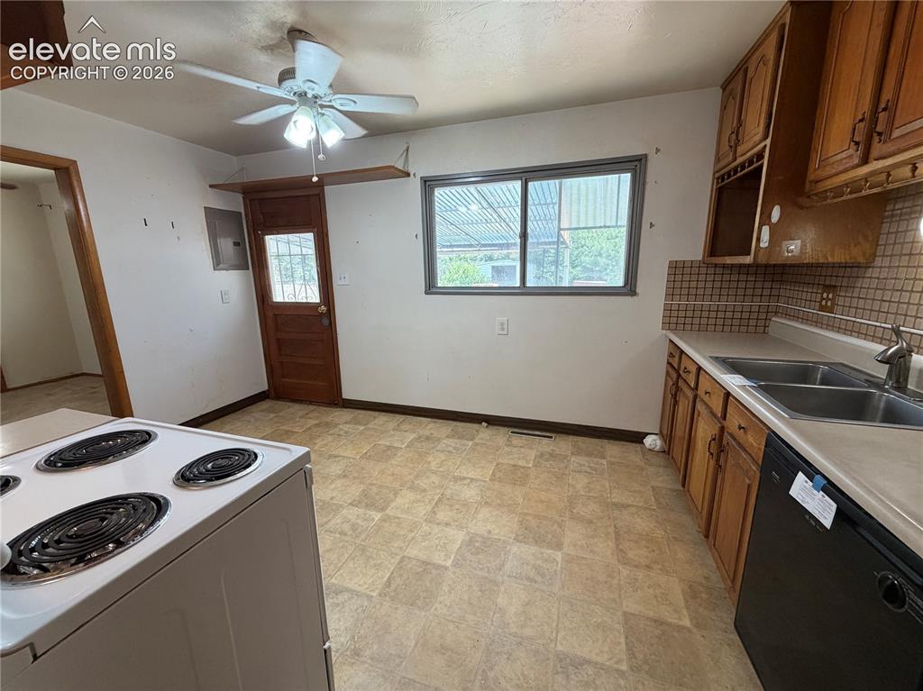 Image 9 of 29: Kitchen