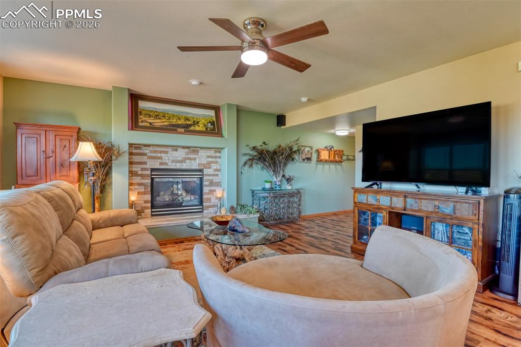 Image 15 of 40: Living Room