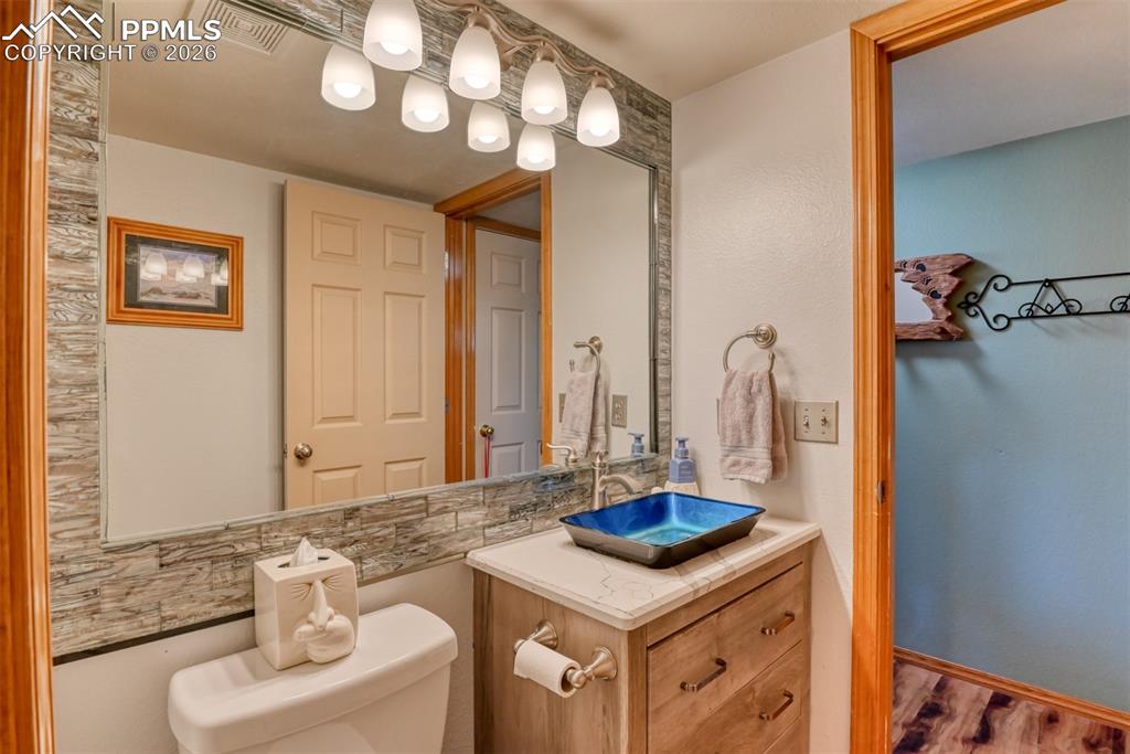 Image 18 of 40: Bathroom