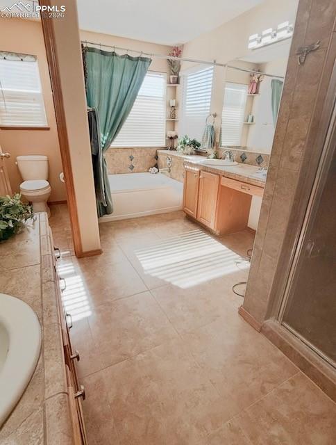 Image 21 of 40: Bathroom