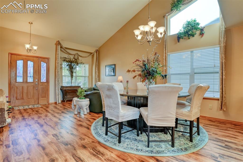 Image 3 of 40: Dining Area