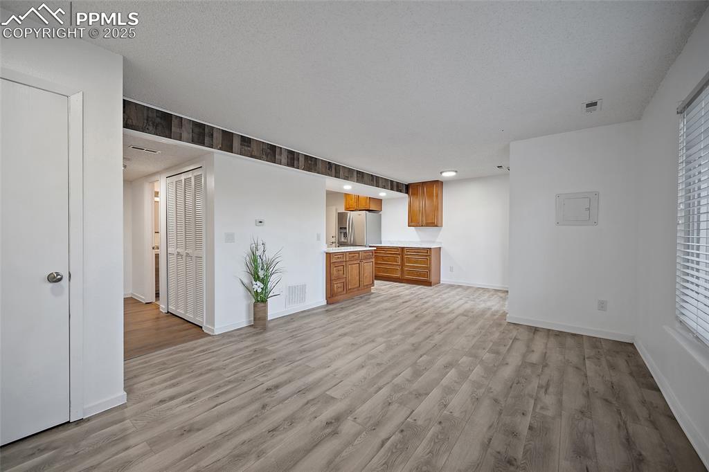 Image 10 of 32: Dining Area