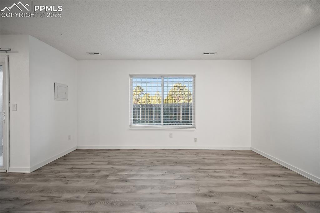 Image 11 of 32: Living Room