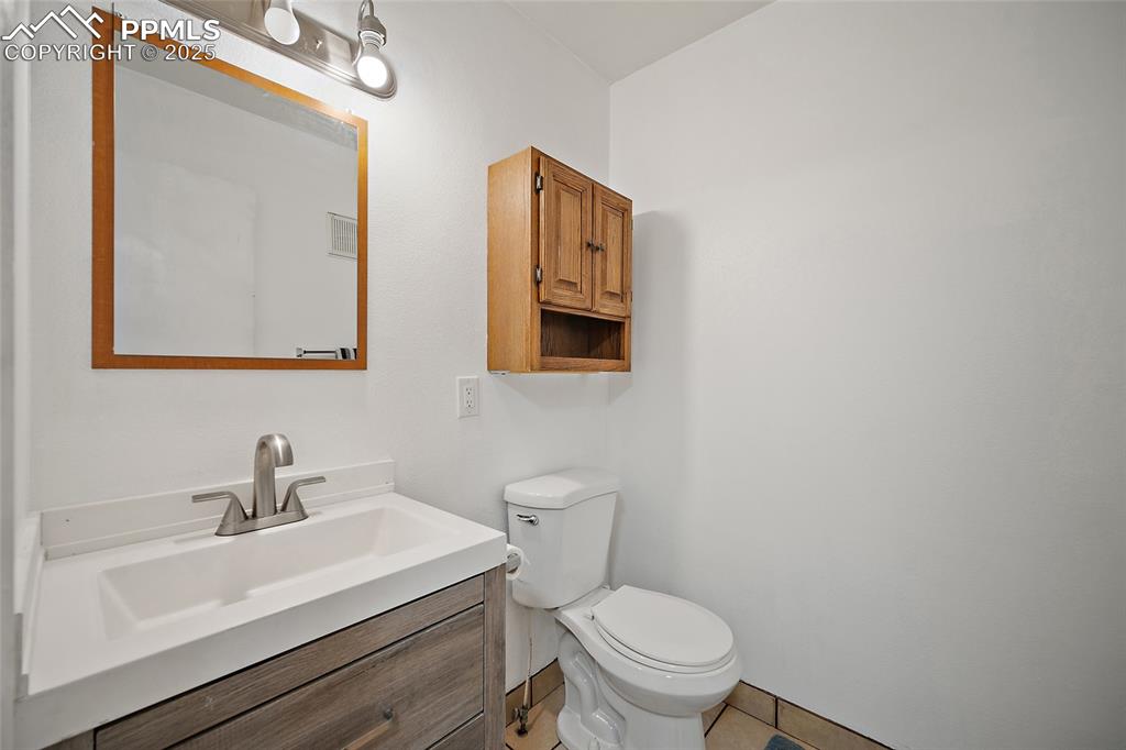 Image 12 of 32: Bathroom