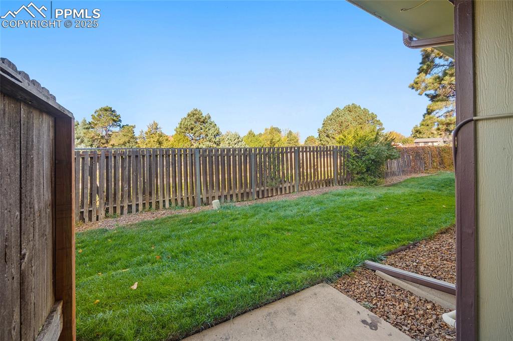 Image 13 of 32: Yard