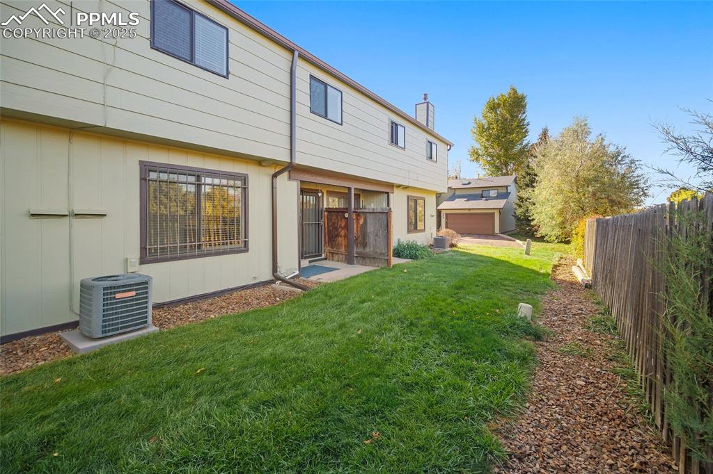 Image 15 of 32: Back of Structure