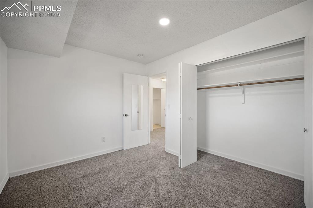 Image 23 of 32: Bedroom