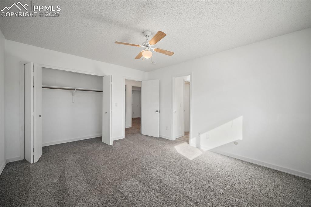 Image 27 of 32: Bedroom