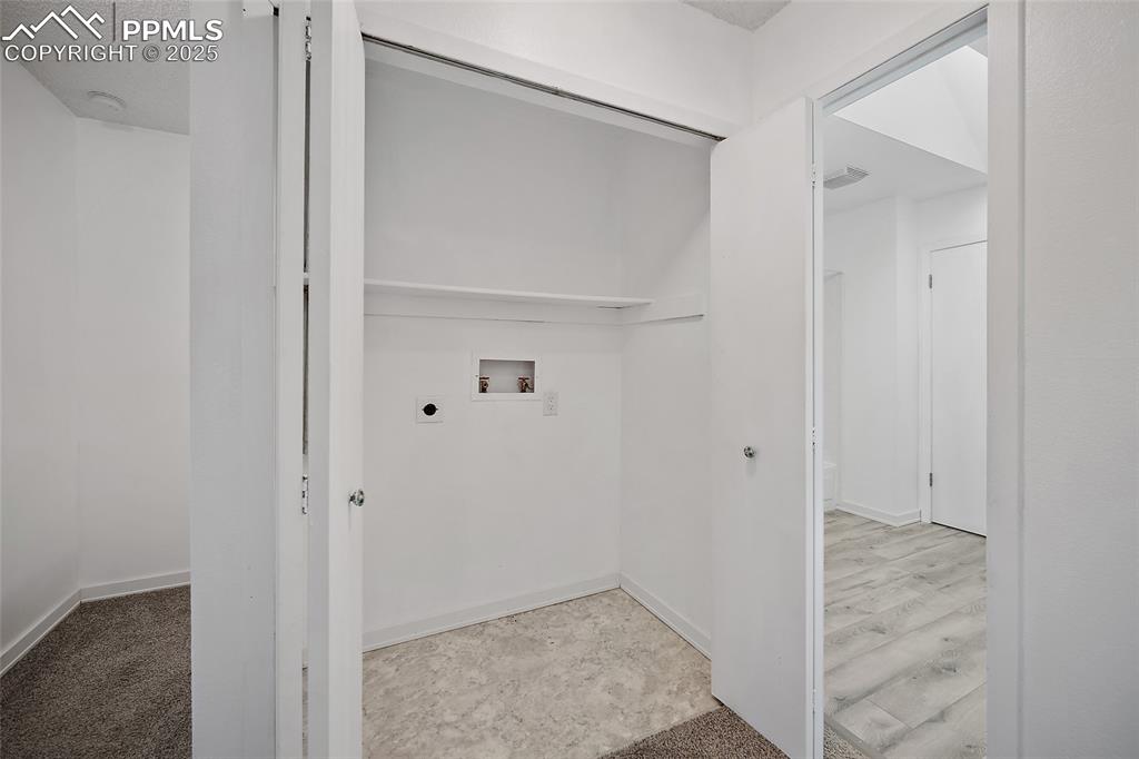 Image 28 of 32: Laundry