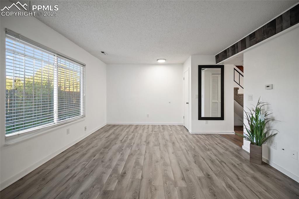 Image 8 of 32: Living Room