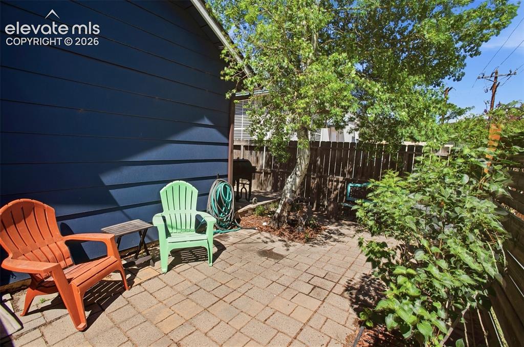Image 15 of 16: Back Yard