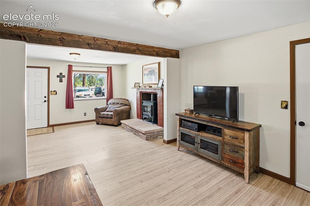 Image 4 of 16: Living Room