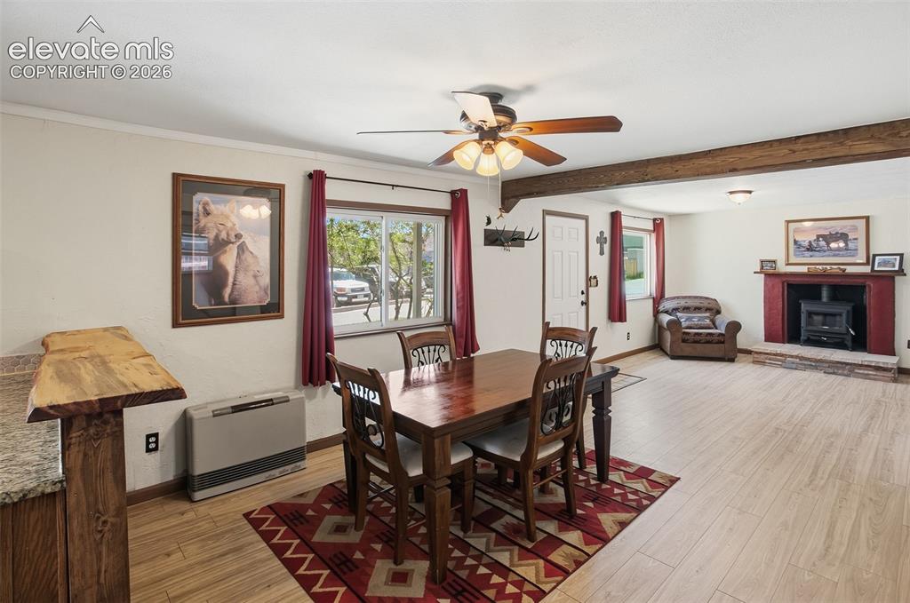 Image 6 of 16: Dining Area