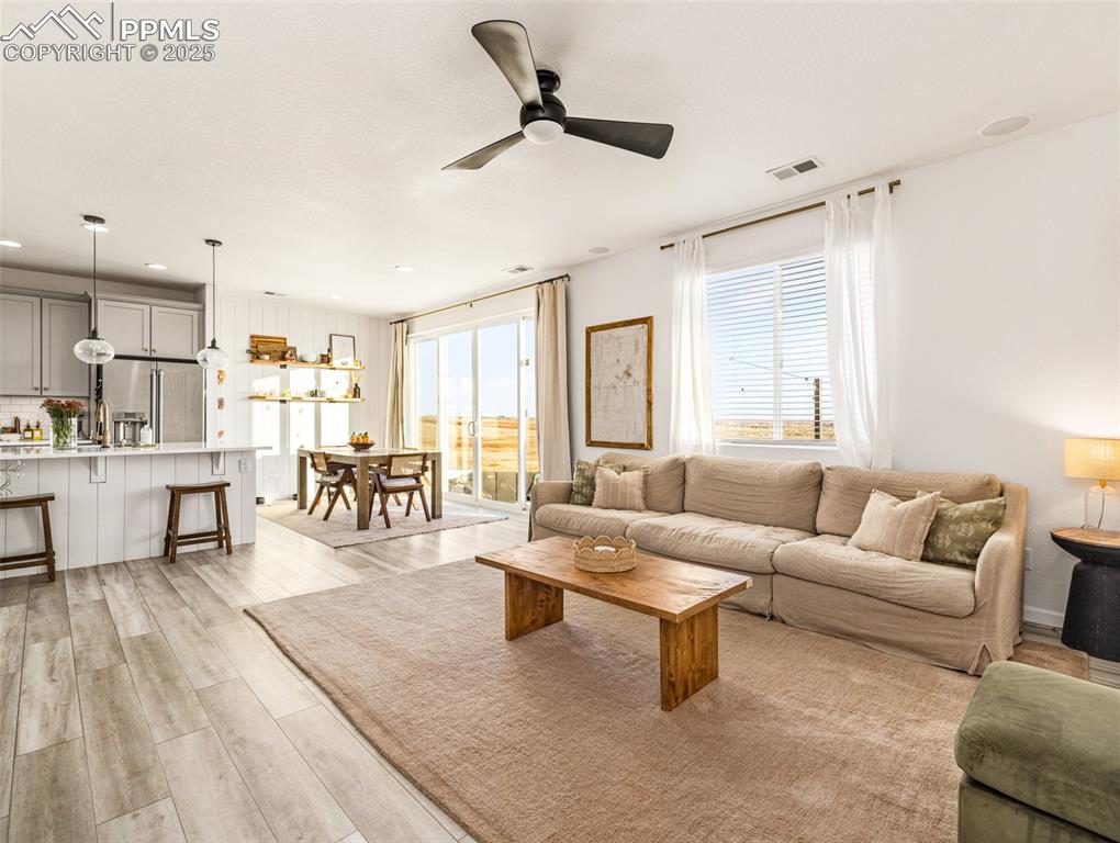 Image 10 of 30: Living Room