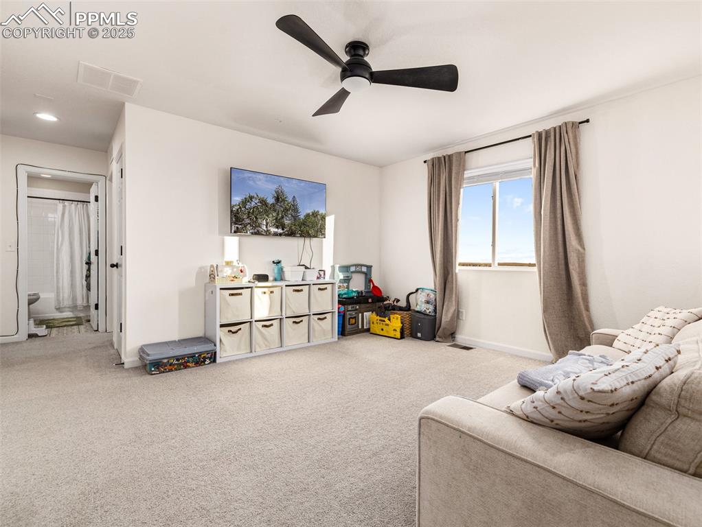 Image 11 of 30: Sitting Room