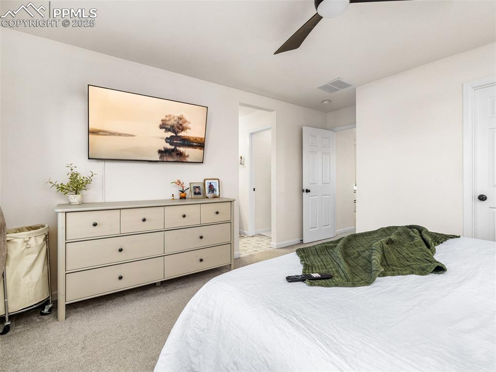 Image 20 of 30: Bedroom