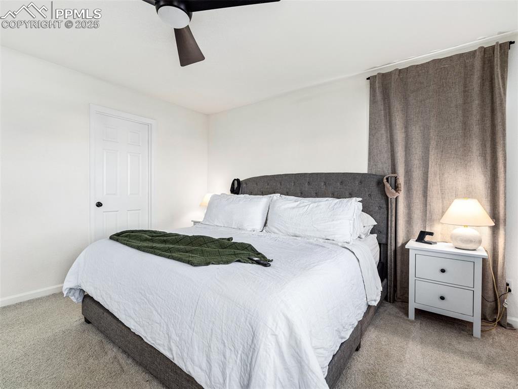 Image 21 of 30: Bedroom