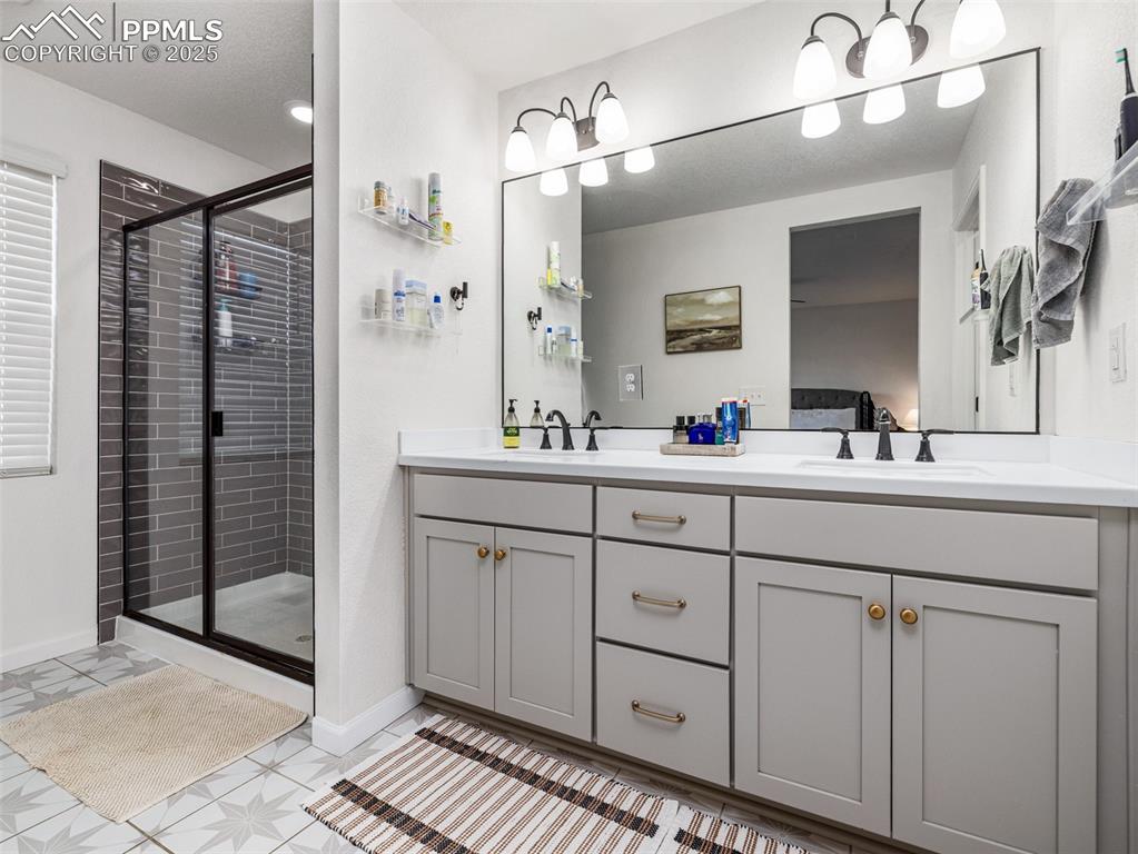 Image 22 of 30: Bathroom