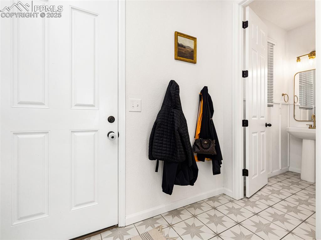 Image 23 of 30: Mud Room