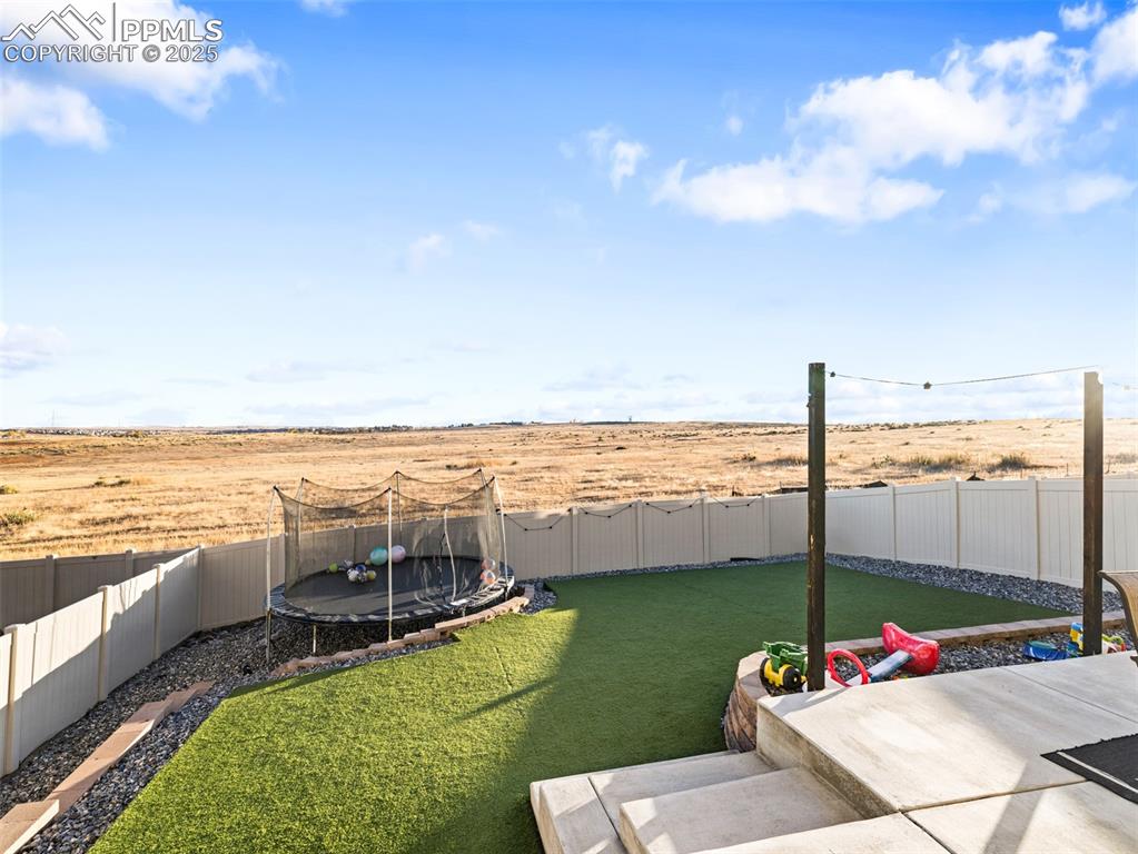 Image 24 of 30: Yard