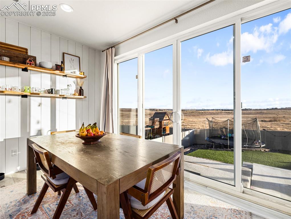 Image 7 of 30: Dining Area