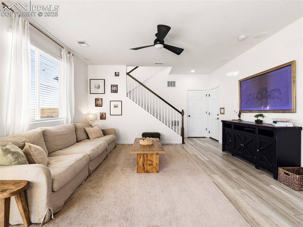 Image 8 of 30: Living Room