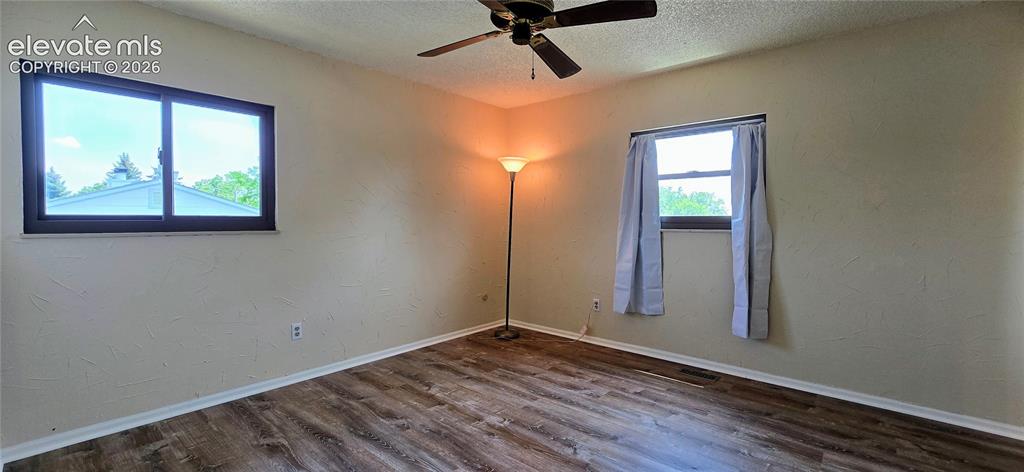 Image 8 of 17: Living Room