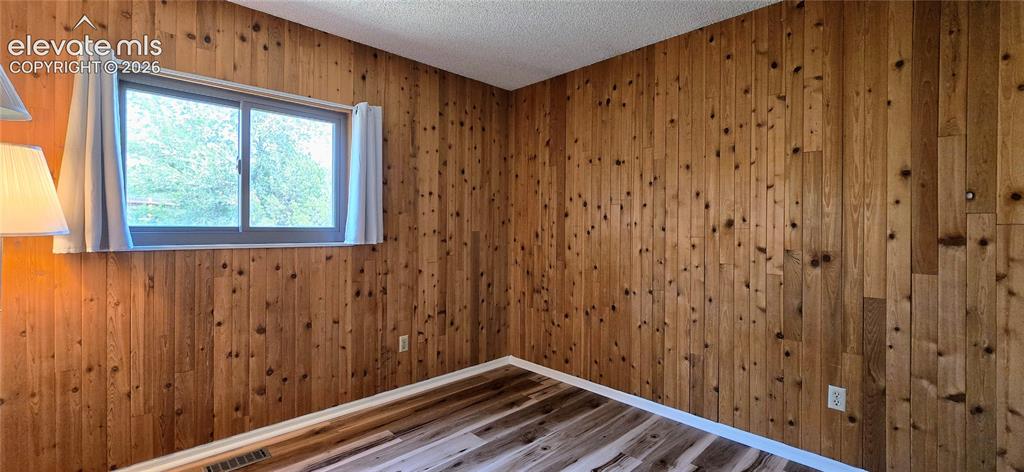 Image 9 of 17: Bedroom
