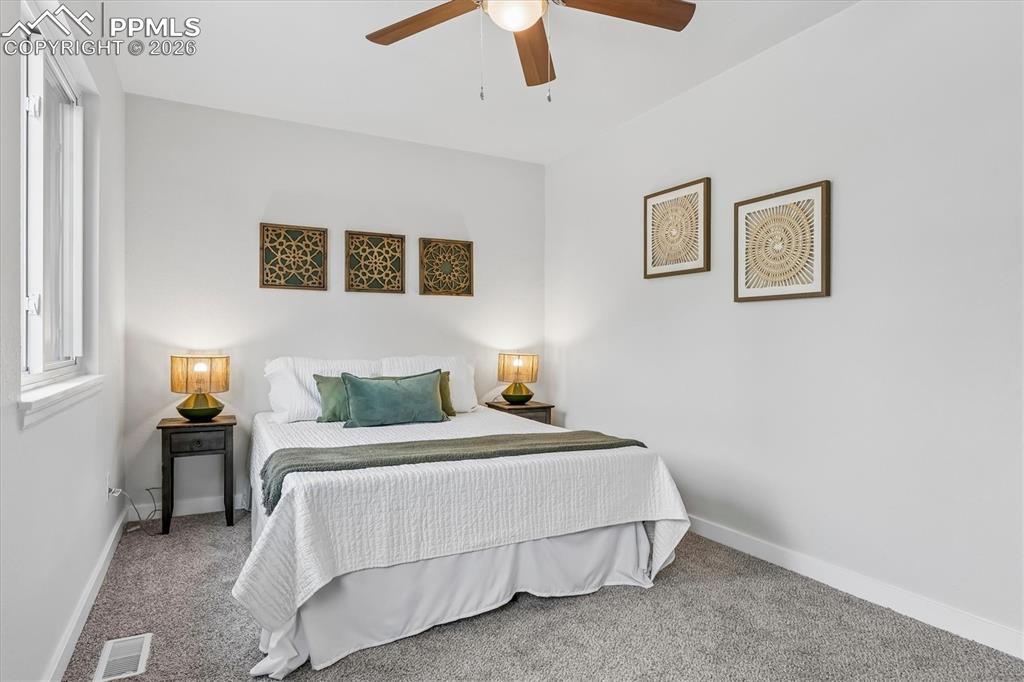 Image 10 of 20: Bedroom