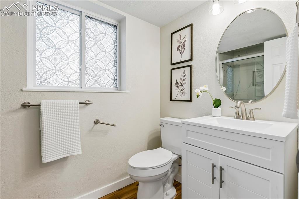 Image 16 of 20: Bathroom