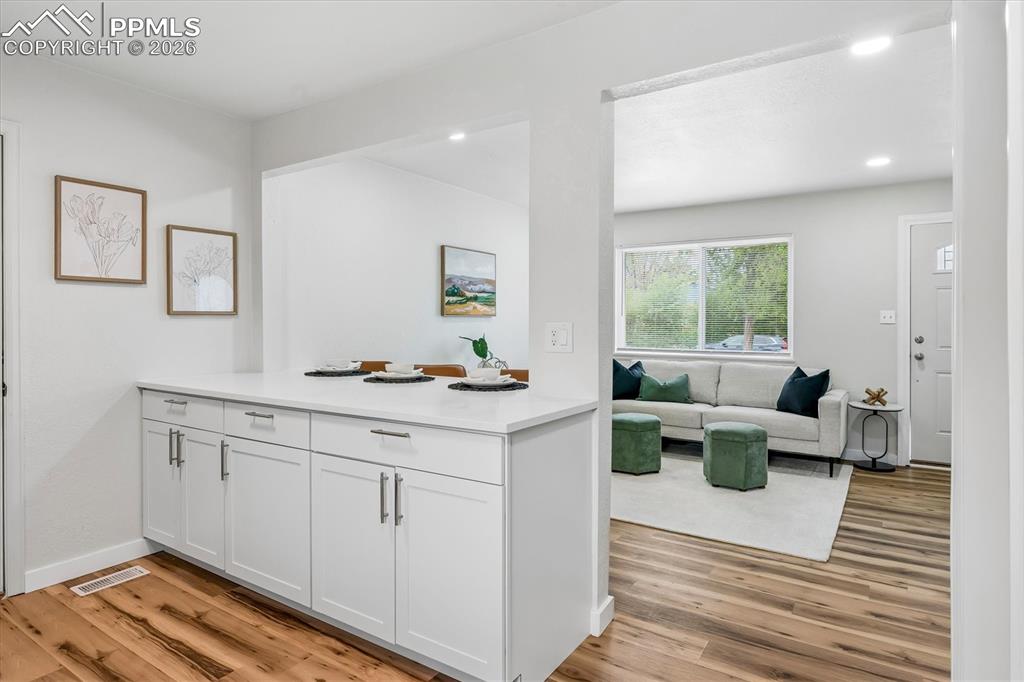 Image 5 of 20: Kitchen