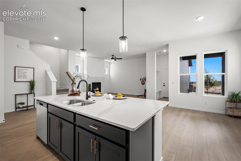 Image 10 of 39: Kitchen