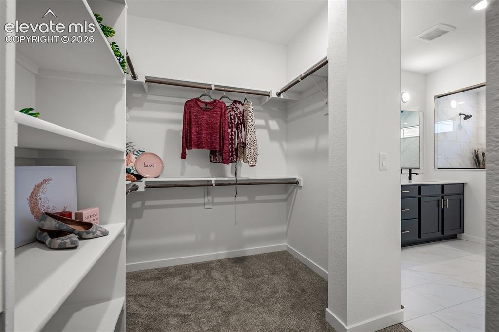 Image 23 of 39: Closet