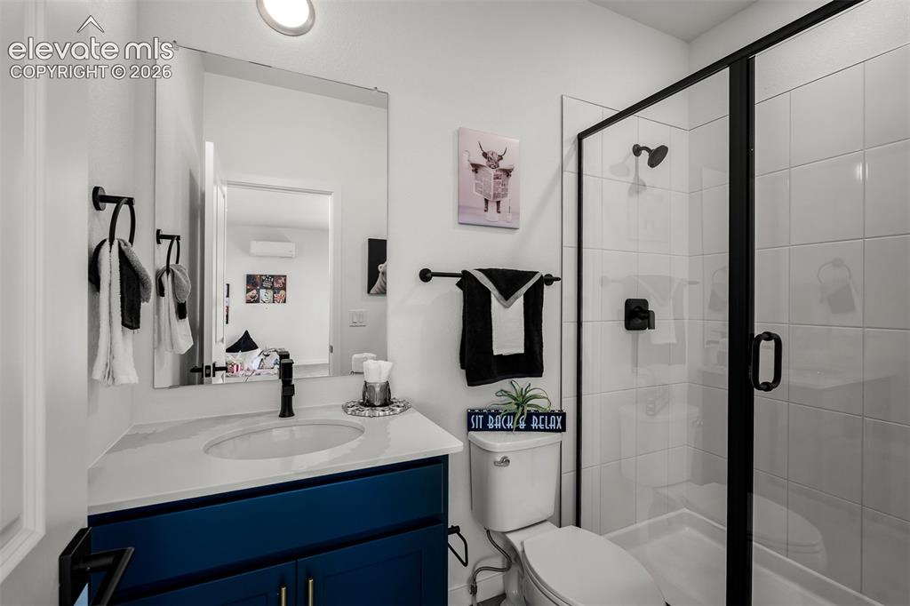 Image 32 of 39: Bathroom