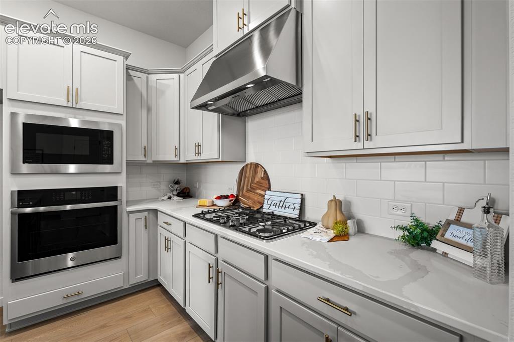 Image 8 of 39: Kitchen