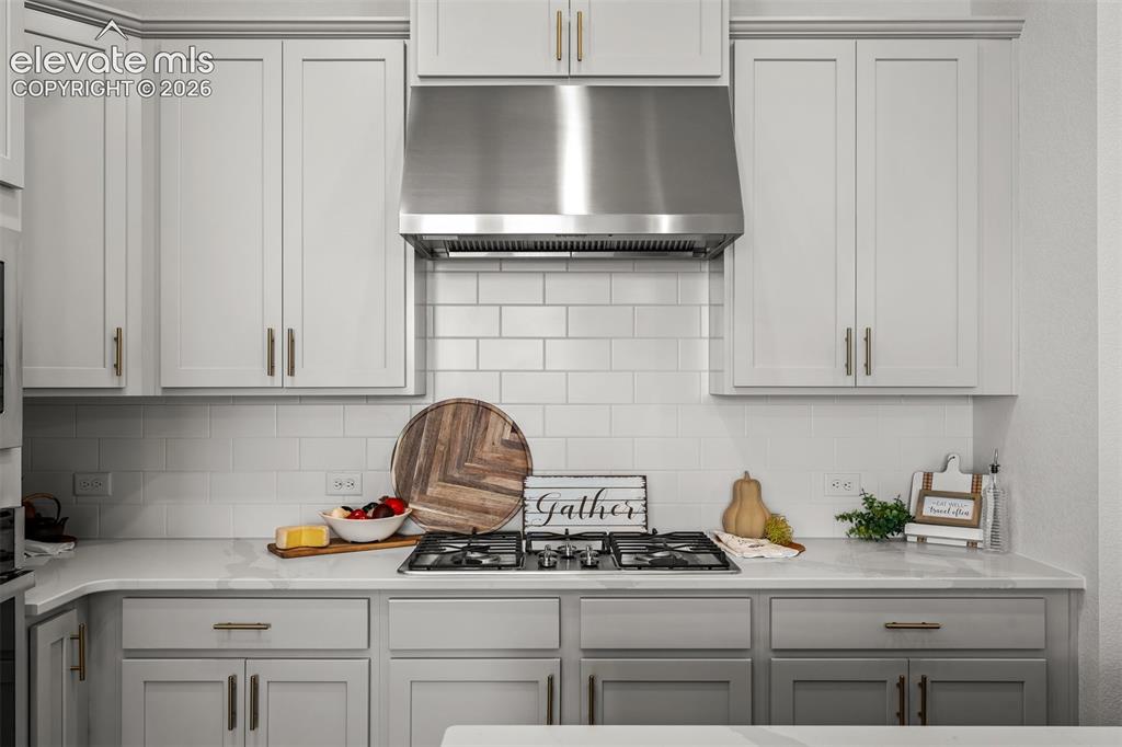 Image 9 of 39: Kitchen
