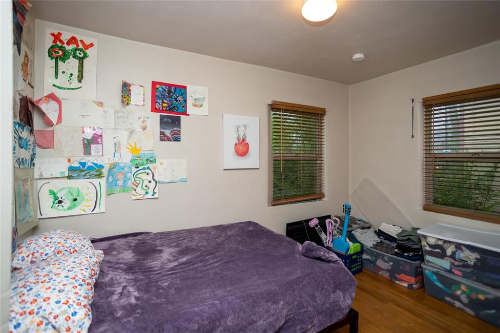 Image 9 of 25: Bedroom