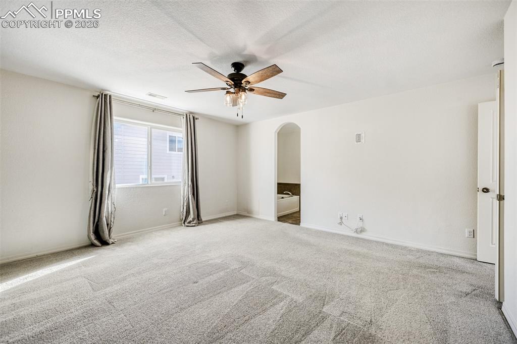 Image 14 of 26: Bedroom