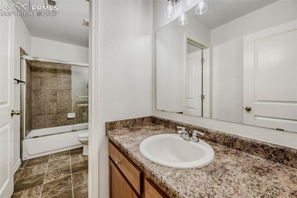 Image 23 of 26: Bathroom