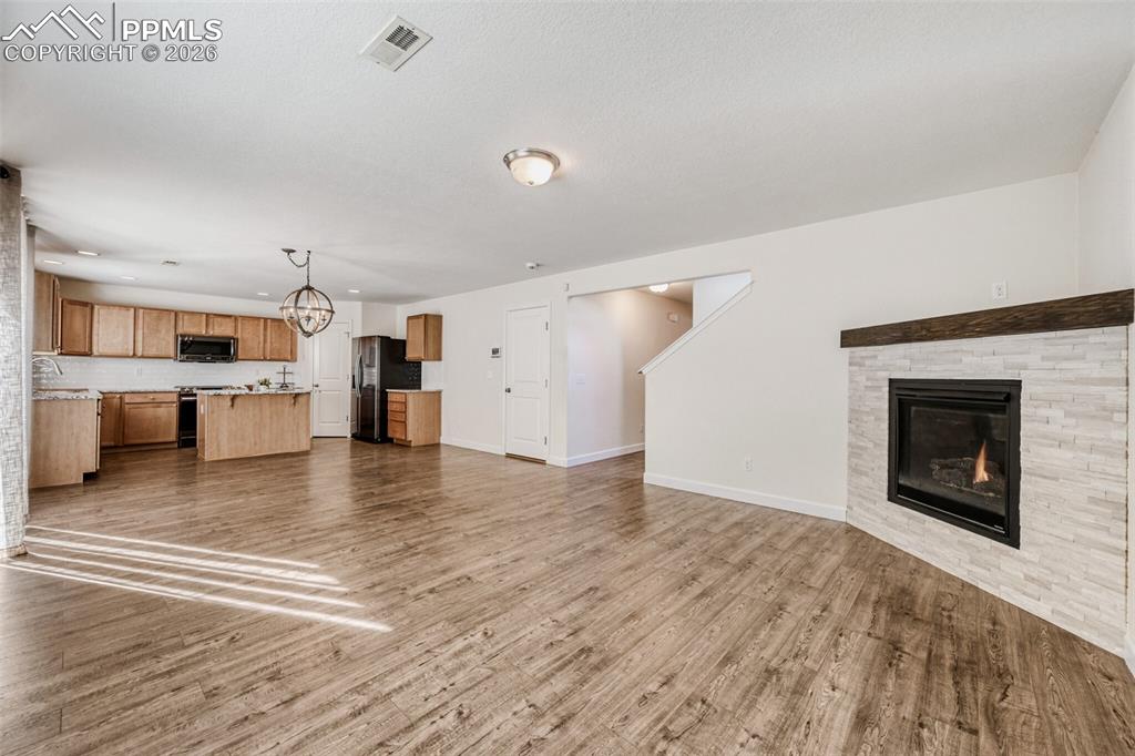 Image 7 of 26: Living Room